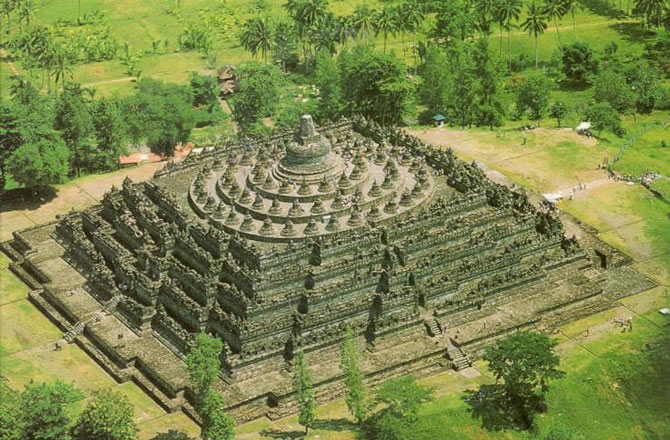 Picture 1 of Borobudur temple tower complex