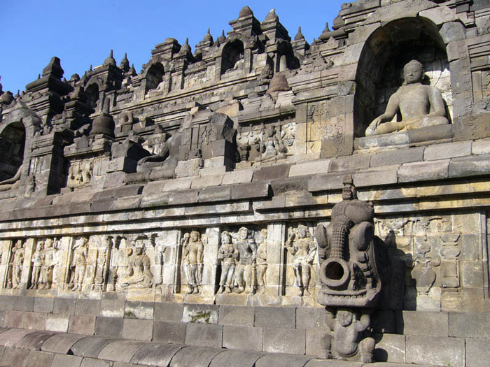 Picture 5 of Borobudur temple tower complex
