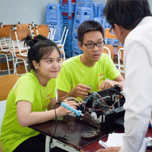 Picture 1 of Braille printer of two Da Nang students reaching out to the world