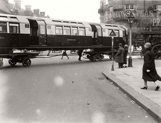 Break into the London subway system more than 100 years ago images 9