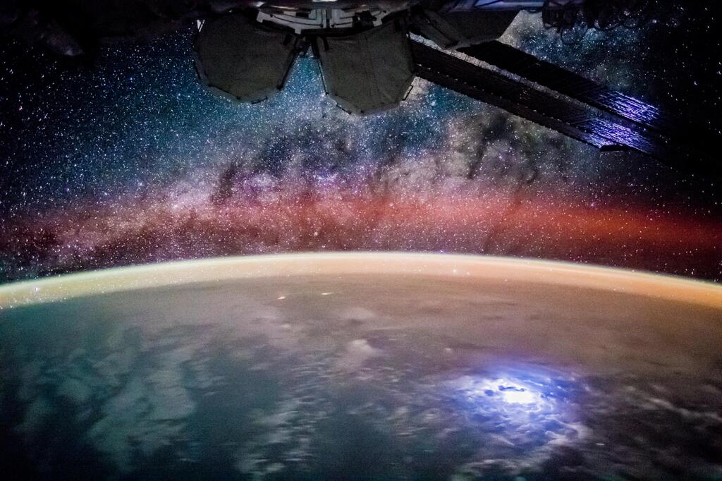 Picture 3 of Breathtaking view of space from the International Space Station