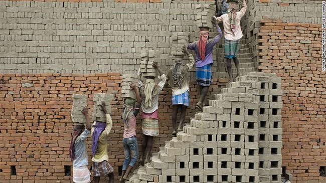 Picture 2 of Bricks from plastic waste can be connected without mortar