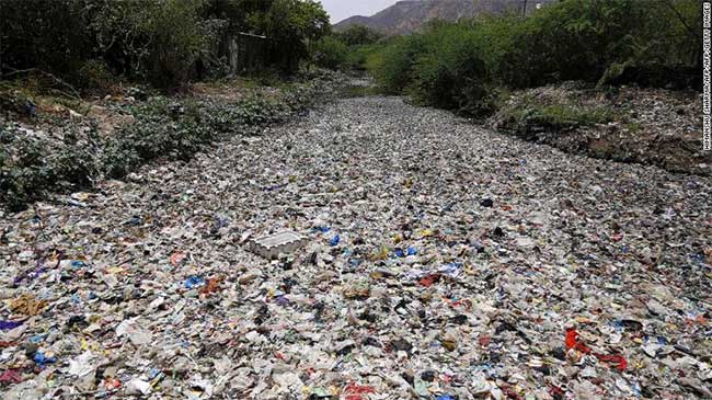 Picture 3 of Bricks from plastic waste can be connected without mortar