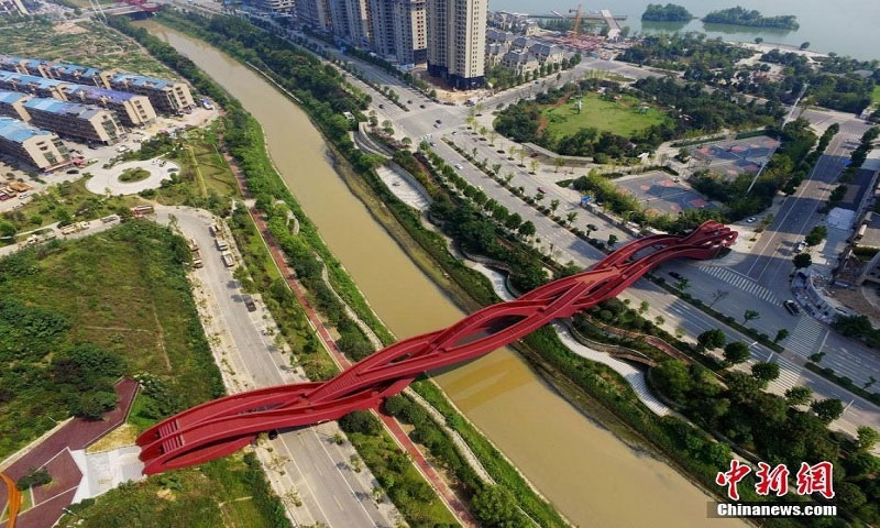 Picture 7 of Bridge zigzag walking like maze in China