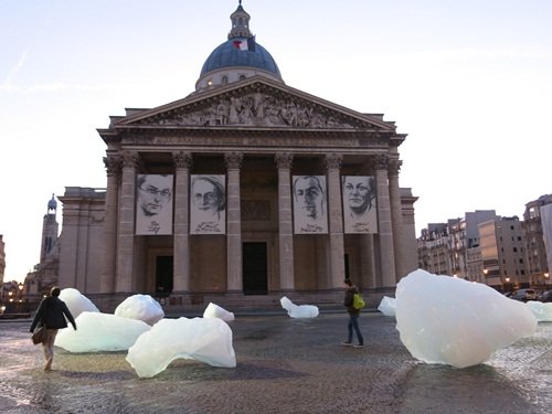 Picture 2 of Bringing Arctic ice to Paris to