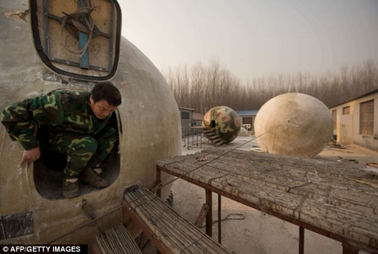 Picture 2 of Build a 'terrible' ball against the Apocalypse