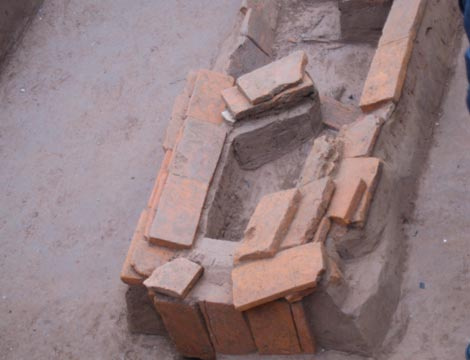 Picture 2 of Bunch of strange ancient tomb images on Hanoi city wall