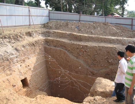 Picture 8 of Bunch of strange ancient tomb images on Hanoi city wall