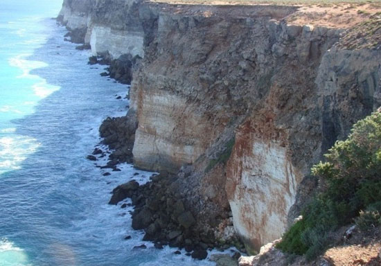 Picture 2 of Bunda Cliff: The end of the world?