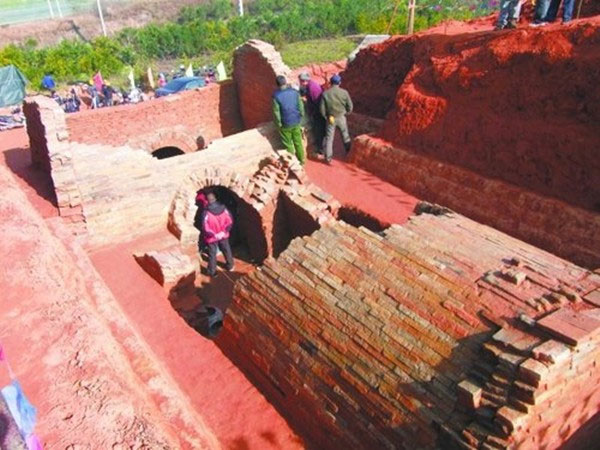 Picture 1 of Burial in the tomb of the Three Kingdoms period reveals the dark truth in the history of this period