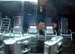 Picture 2 of Buy electronics at Tan Thanh market