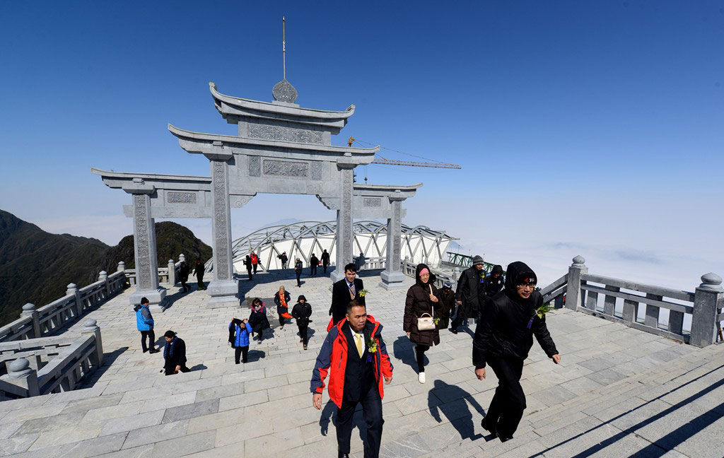 Cable car system up Fansipan peak reached 2 world records images 11