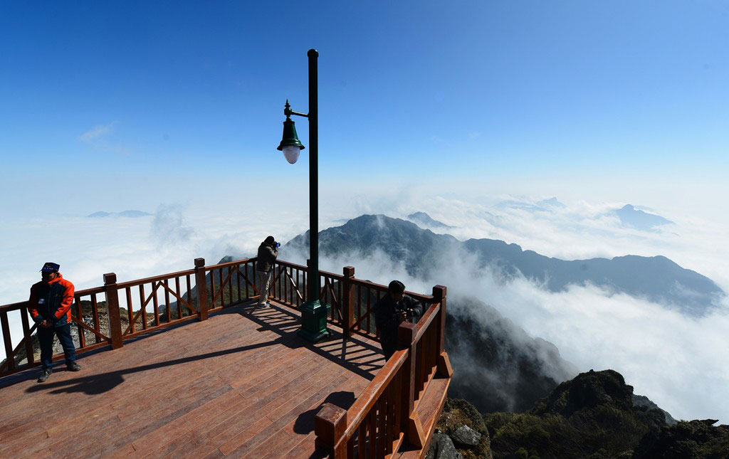 Cable car system up Fansipan peak reached 2 world records images 12