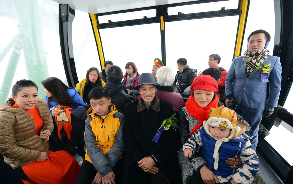 Cable car system up Fansipan peak reached 2 world records images 5