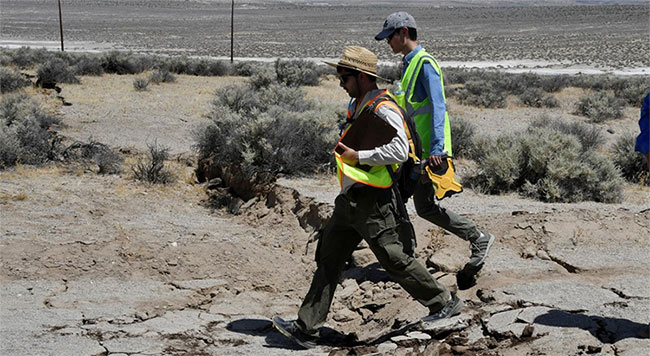 Picture 2 of California earthquakes create giant cracks in the desert