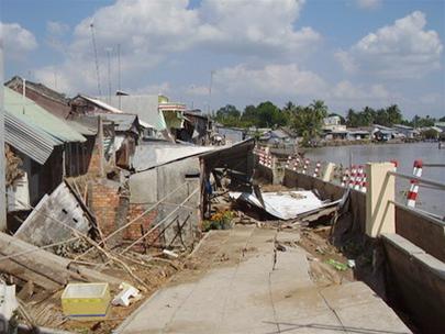 Can Tho: Relocate nearly 100 households due to landslides images 1