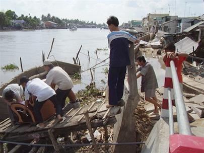 Can Tho: Relocate nearly 100 households due to landslides images 2