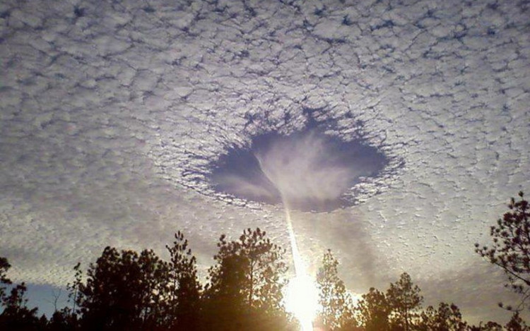 Picture 1 of Causes of cloud hole formation