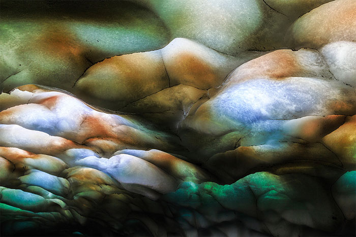 Picture 2 of Cave shimmering in Russia