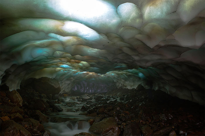 Picture 3 of Cave shimmering in Russia