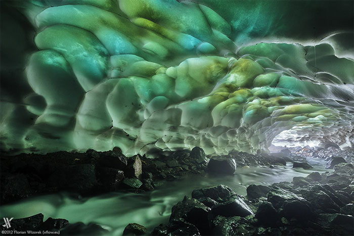 Picture 4 of Cave shimmering in Russia