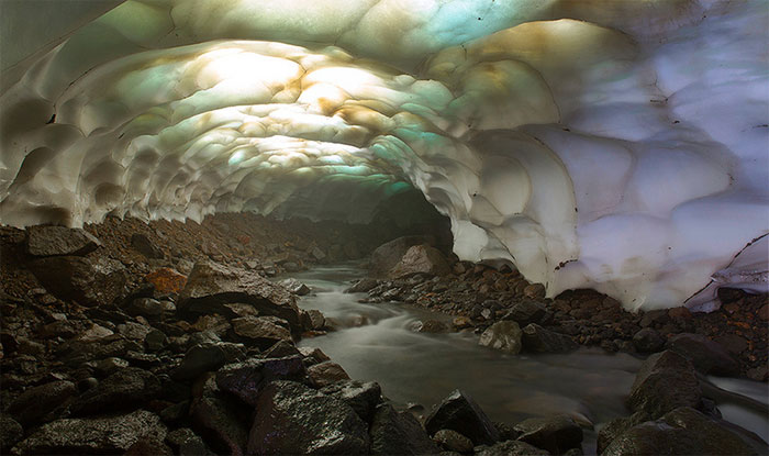 Picture 5 of Cave shimmering in Russia