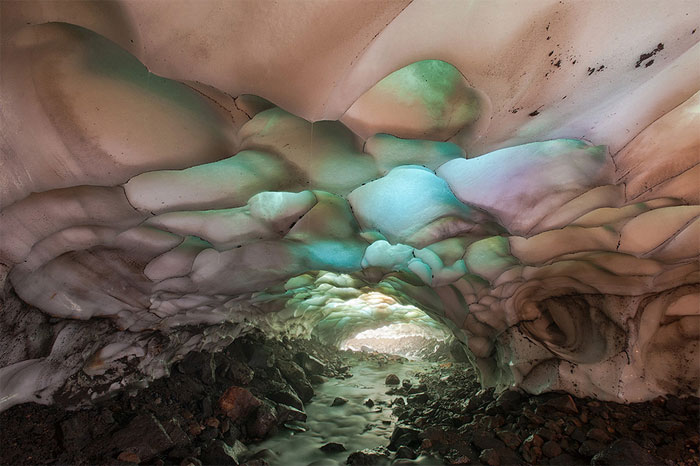 Picture 6 of Cave shimmering in Russia
