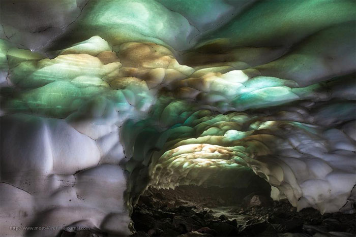 Picture 9 of Cave shimmering in Russia
