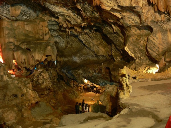 Picture 3 of Caves 'made in Vietnam' equally as beautiful as Son Doong cave