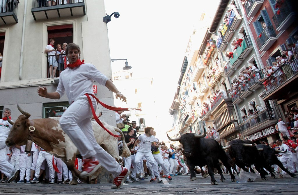 Picture 6 of Celebrating the festivals jostling each other in the world