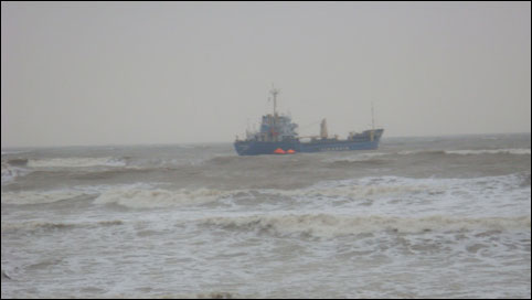 Picture 1 of Central: Many boats are in distress, stuck in the sea