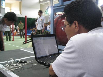 Picture 2 of Central Robocon teams try the field