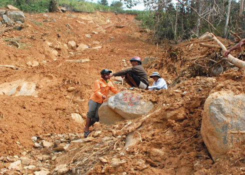 Picture 1 of Central Vietnam buried in the flood
