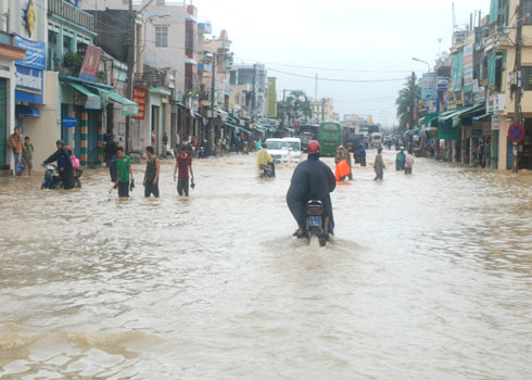 Picture 7 of Central Vietnam buried in the flood