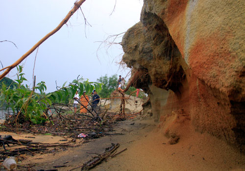 Picture 2 of Central Vietnam dissipated after the storm