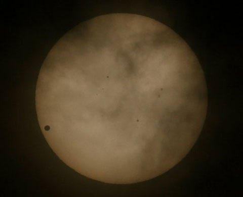 Picture 8 of Century astronomical banquet: Venus passes through the Sun.