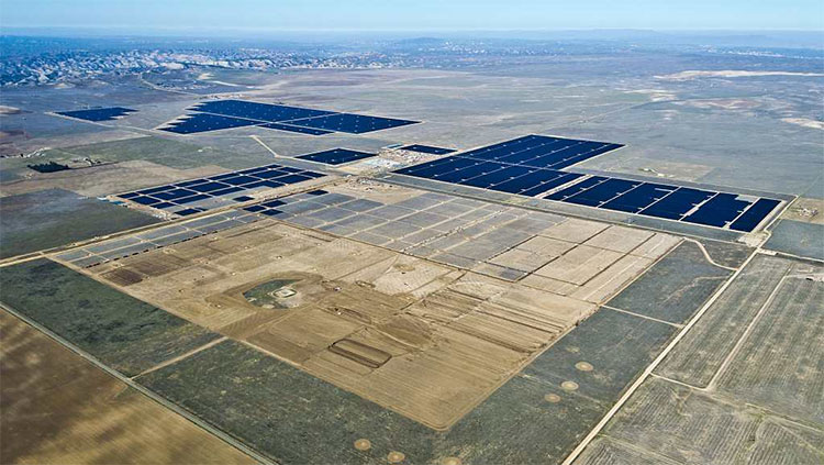 Picture 1 of China aspires to build the first solar power plant in space