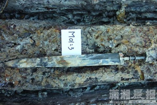 Picture 1 of China discovered a 2000-year-old green bronze sword as new