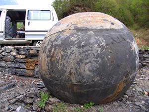 Picture 1 of China discovered many giant stone eggs