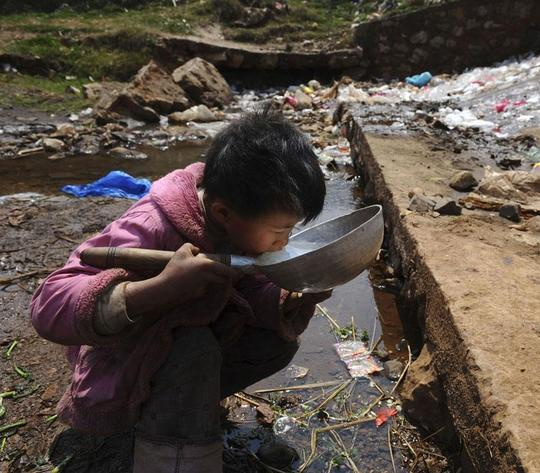 Picture 1 of China faces serious water pollution