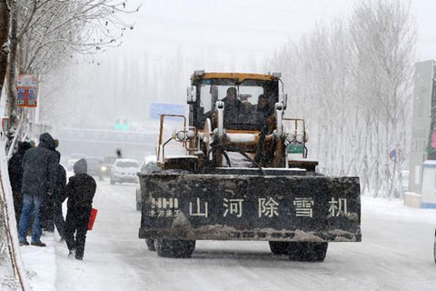 Picture 3 of China fights snowstorms