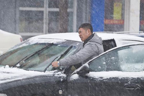 Picture 6 of China fights snowstorms
