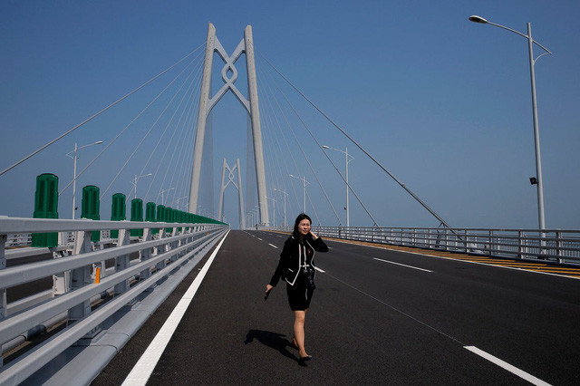 China opens the world's longest seaport bridge, connecting Hong Kong and Macau images 10