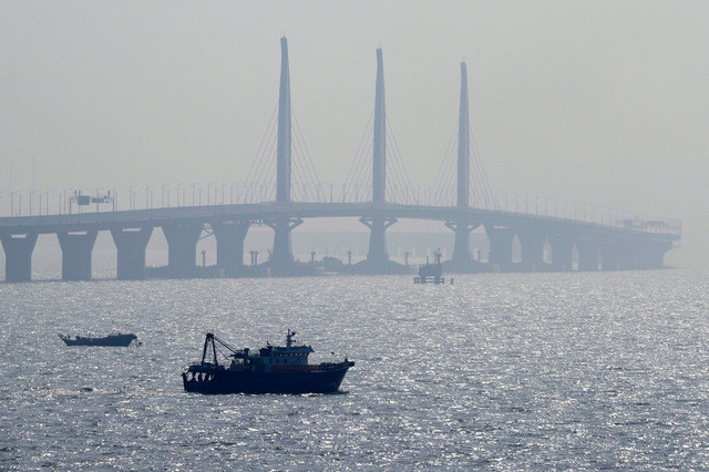 China opens the world's longest seaport bridge, connecting Hong Kong and Macau images 6
