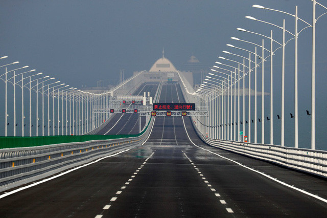 China opens the world's longest seaport bridge, connecting Hong Kong and Macau images 8