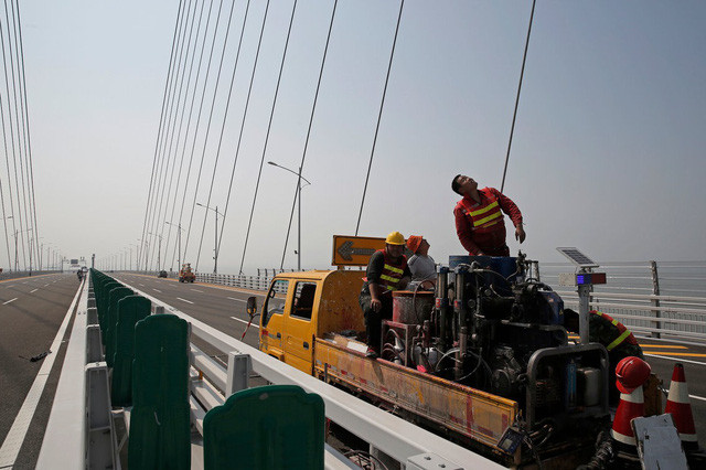 China opens the world's longest seaport bridge, connecting Hong Kong and Macau images 9