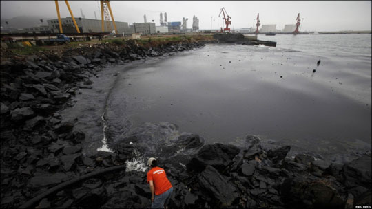 Picture 1 of China pollutes water sources because of 'chemical dependence'