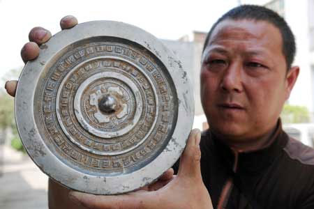 China unearthed the ancient bronze mirror manufacturing workshop images 1