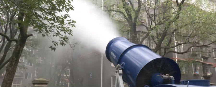 Picture 1 of China uses large canon guns to deal with air pollution