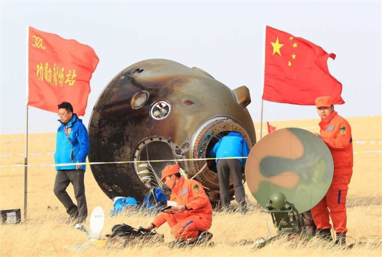 Picture 1 of Chinese astronauts return to Earth after a month in space